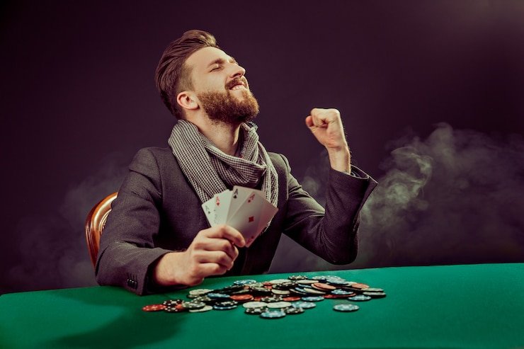 Antarmuka permainan Casino Hold'em di go win dengan kartu, limit meja, dan opsi taruhan yang jelas